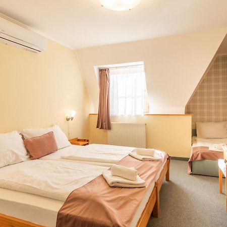 Bed and Breakfast Regia Panzio Halászi Exterior foto