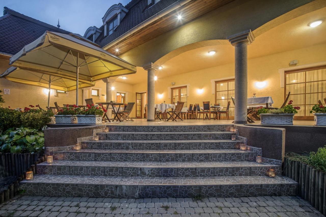 Bed and Breakfast Regia Panzio Halászi Exterior foto